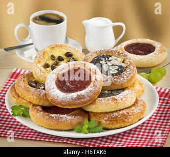 Aliments aliment cup sweet mariage cérémonie de mariage mariage gros plan cérémonie de mariage partenariat vie lait sucre cuisine pâtisserie Banque D'Images