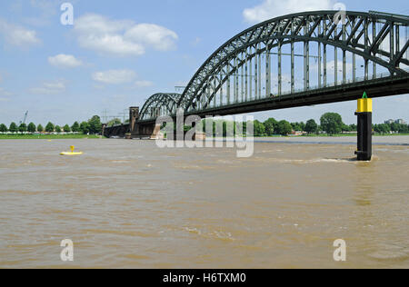 Pont ferroviaire sur le Rhin Banque D'Images