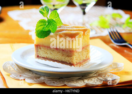 Aliment alimentaire boire boire bavoirs sweet libre lunettes lunettes lunettes de pâtisserie gâteau Crème gâteaux tarte plaque place setting Banque D'Images