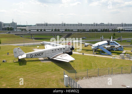 Summer summerly bavaria munich bavière summerly avions été les touristes touristes munich erding ascension vacancier flughafen Banque D'Images