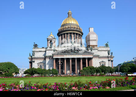 La religion La religion russie église cathédrale cathédrale église plante fleur fleurs l'Europe de la Russie Saint-pétersbourg or isaak Banque D'Images