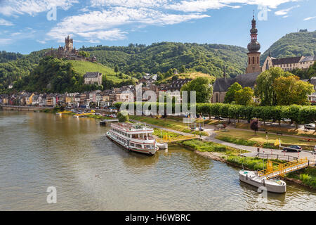 Blue Tower hill Voyage europe tourisme pierre vigne mosel Allemagne République fédérale allemande de la forteresse médiévale de l'histoire de la vallée Banque D'Images