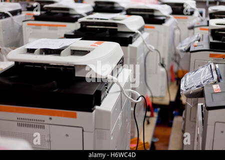 Gros plan détail bureau réparation des machines d'ingénierie de production de l'usine Travaux de l'assemblée d'affaires s'occuper des transactions Banque D'Images