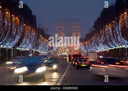 Champs Elysées avec décoration de Noël, photo de nuit, Paris, France, Europe Banque D'Images