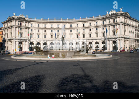 La fontaine des Naïades sur la Piazza della Repubblica square, Rome, Italie, Europe Banque D'Images