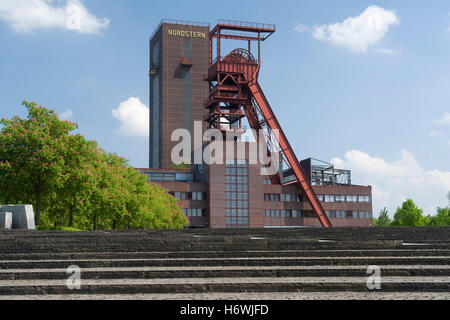 Malakowturm chevalement et tour de l'ancien dans la mine Zeche Nordstern Nordsternpark, Route der Industriekultur Route de Banque D'Images