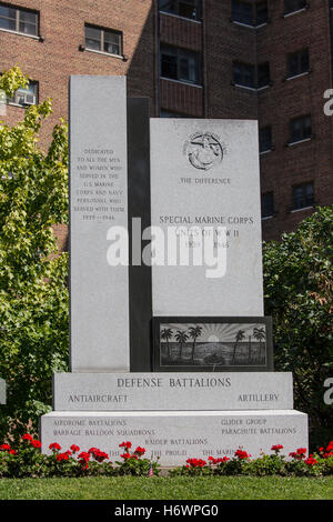 Monument à la mémoire de ceux qui ont servi dans le corp des Marines des États-Unis pendant la Seconde Guerre mondiale, 2, Buffalo and Erie County Naval & Military Park Banque D'Images