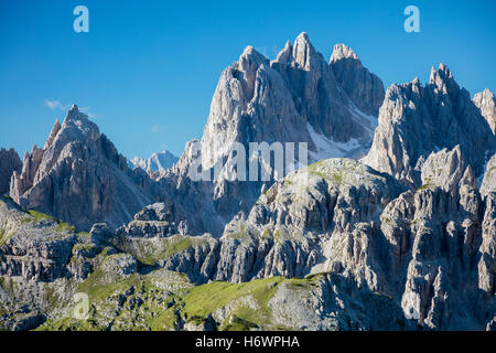 Vue à travers les Cadini di Misurina Dolomites de Sexten, montagnes, Tyrol du Sud, Italie. Banque D'Images