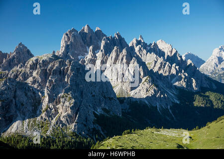 Vue à travers les Cadini di Misurina Dolomites de Sexten, montagnes, Tyrol du Sud, Italie. Banque D'Images