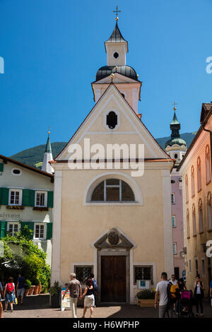 St Gotthard et église St Erhard dans le centre de Brixen, Tyrol du Sud, Italie. Banque D'Images