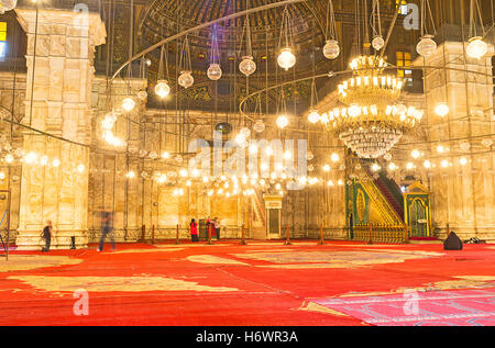 L'intérieur richement décoré de la Grande Mosquée de Mohammed Ali Pacha, également connu sous le nom de mosquée d'Albâtre Banque D'Images