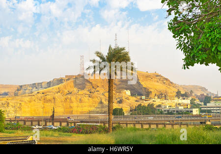 Montagne Muqattam est important site de la carrière de l'ancienne Egypte pour le calcaire, Le Caire, Égypte. Banque D'Images