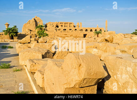 Le Temple de Karnak possède beaucoup de vues pittoresques, y compris les colonnes, les obélisques, temples antiques, Luxor, Egypte. Banque D'Images