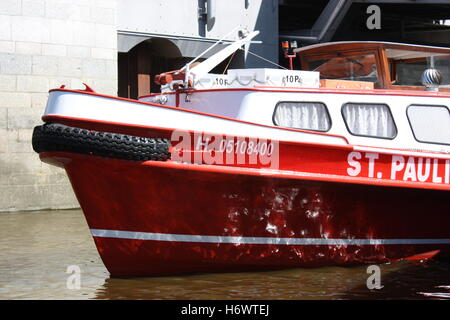 Croisière dans le port sur une péniche Banque D'Images