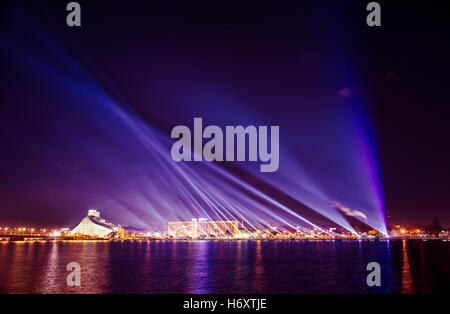 Panorama de Riga pendant la fête des lumières Banque D'Images