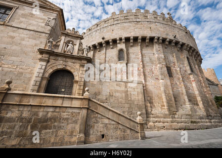 Vue panoramique de la façade de la cathédrale d'Avila Banque D'Images