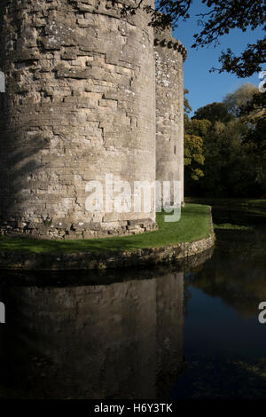 Nunney Castle est un château médiéval de Nunney dans le comté anglais de Somerset. Construite à la fin du xive siècle Banque D'Images