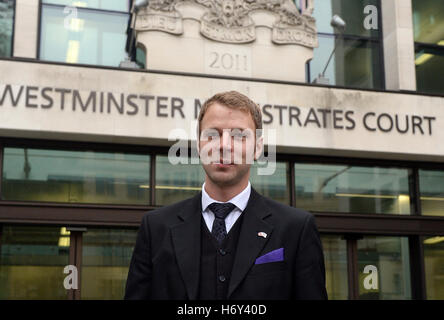 Paul Wright se trouve à l'extérieur Westminster Magistrates' Court, Londres, où une audience pour décider s'il devrait être extradé vers la Grèce 13 ans après un accident alors qu'il était en vacances avec ses amis doit avoir lieu. Banque D'Images