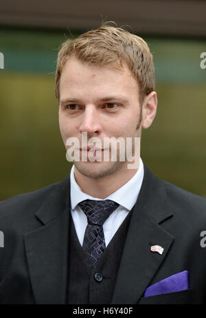 Paul Wright se trouve à l'extérieur Westminster Magistrates' Court, Londres, où une audience pour décider s'il devrait être extradé vers la Grèce 13 ans après un accident alors qu'il était en vacances avec ses amis doit avoir lieu. Banque D'Images