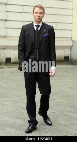 Paul Wright se trouve à l'extérieur Westminster Magistrates' Court, Londres, où une audience pour décider s'il devrait être extradé vers la Grèce 13 ans après un accident alors qu'il était en vacances avec ses amis doit avoir lieu. Banque D'Images