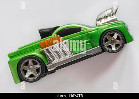 Green Hot Wheels voiture de course jouet isolé sur fond blanc Banque D'Images