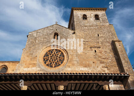 San Cosme Collégiale, Covarrubias, Burgos, Espagne. C'est une église gothique du 15e siècle. Banque D'Images