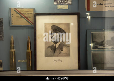 Musée de la résistance, Castellane, Alpes de Haute Provence, France. Sept 2016. Un merveilleux musée célébrant la résistance française. Adolf Hitler Banque D'Images