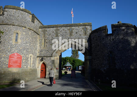 Château d'Arundel Sussex Royaume-Uni. L'entrée principale et gatehouse​ du château d'Arundel dans la ville marchande d'Arundel, West Sussex, Angleterre. Banque D'Images