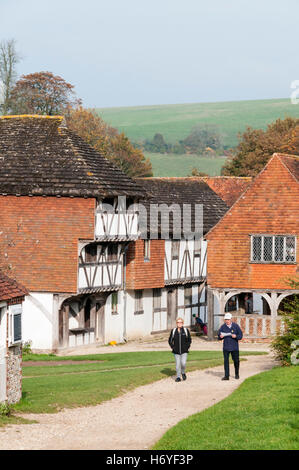 Les visiteurs du Weald et Downland Open Air Museum à Singleton, West Sussex. Banque D'Images