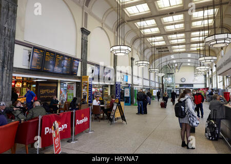 Gare centrale de Cardiff intérieur Pays de Galles Royaume-Uni Banque D'Images