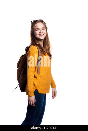 Jeune fille en jeans et chandail, jeune femme, studio shot Banque D'Images