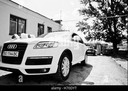 Hai, Ukraine - le 20 octobre 2016 : Audi Q7 cortege mariage Banque D'Images