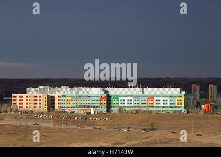 Alberta Children's Hospital avec fenêtres colorées Banque D'Images