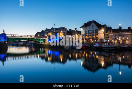 Port de Weymouth à l'heure bleue Banque D'Images