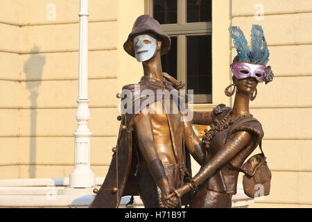 Masquerade par Aleksandar Ivanovski Karadare à l'extérieur du Théâtre National à Skopje, Macédoine Banque D'Images