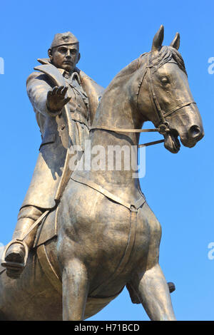 Statue équestre du général yougoslave Mihailo Apostolksi - né Mihail Mitev Apostolov (rendez) à Skopje, Macédoine Banque D'Images