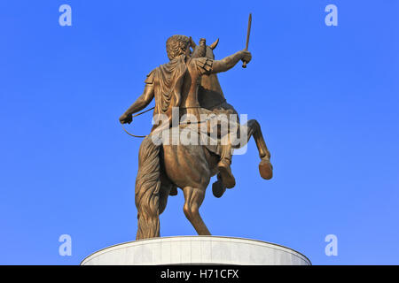 Statue d'Alexandre le Grand (guerrier sur une statue de Cheval) à la place de Macédoine à Skopje, Macédoine Banque D'Images