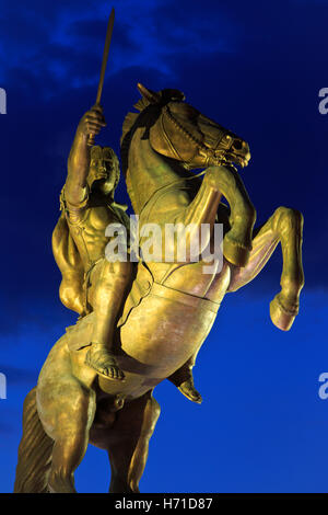 Statue d'Alexandre le Grand (guerrier sur une statue de Cheval) à la place de Macédoine à Skopje, Macédoine Banque D'Images