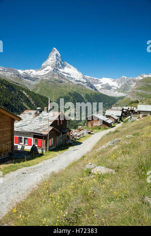 Hameau de Findeln sous le Matterhorn, Zermatt, Valais, Alpes valaisannes, Suisse. Banque D'Images