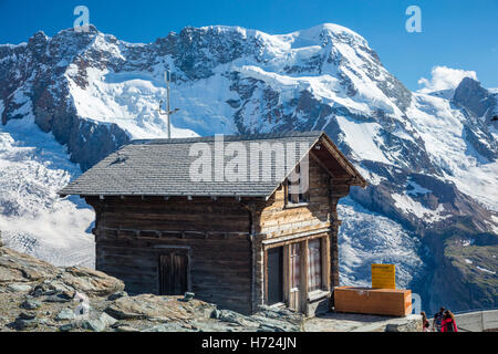Chalet traditionnel au Gornergrat sous Monte Rosa, Zermatt, Valais, Alpes valaisannes, Suisse. Banque D'Images