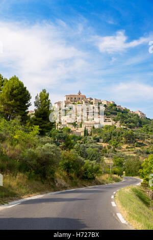 Gordes village médiéval. Petite ville typique en Provence, dans le sud de la France. Banque D'Images