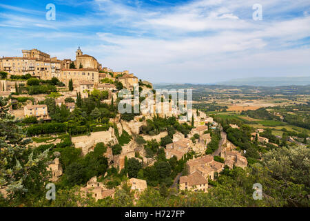 Gordes village médiéval. Petite ville typique en Provence, dans le sud de la France. Banque D'Images