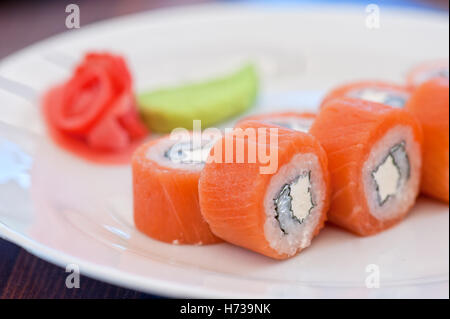 Les repas au restaurant aliment santé gros plan couleur des feuilles isolées de l'Asie de l'angle de la californie Cuisine poissons crus alimentation traditionnelle cuisine Banque D'Images