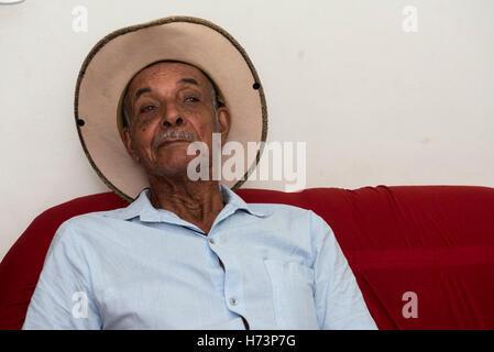 Mariana, Brésil. 28 Oct, 2016. José Oliveira Promoteur ou simplement "Zezinho Teieiro whomanmmanded" un groupe de réjouissance des rois dans la région de Paracatu a perdu tout cela plus d'un an de mission dans Marianriana, Minas Gerais, MG le vendredi (28). © Panda/FotoArena Mourão/Alamy Live News Banque D'Images