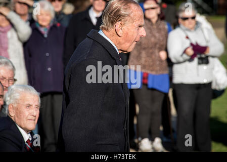 Son Altesse Royale le duc d'Édimbourg, Président du cobaye Club (GPC) dévoile un monument commémoratif avec les membres d'origine au National Memorial Arboretum Banque D'Images