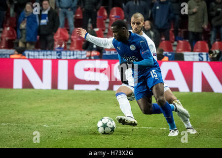 Danemark, Copenhague, 2 novembre 2016. Jeffrey Schlupp (15) de Leicester City vu au cours de l'UEFA Champions League match du groupe G entre le FC Copenhague et Leicester City à Telia Parken Banque D'Images