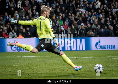 Danemark, Copenhague, 2 novembre 2016. Goalkepper Kasper Schmeichel (1) de Leicester City vu au cours de l'UEFA Champions League match du groupe G entre le FC Copenhague et Leicester City à Telia Parken. Banque D'Images