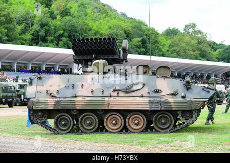 Lopburi, Thaïlande. 2 novembre, 2016. L'entraînement avec des munitions de l'Artillerie thaïlandaise au centre militaire d'artillerie le 2 novembre 2016 à lopburi, Thaïlande. Credit : Chatchai Somwat/Alamy Live News Banque D'Images