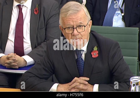 Sir John Chilcot preuve donne à la Chambre des communes Comité de Liaison sur son rapport dans la guerre en Irak à Portcullis House, Londres. Banque D'Images