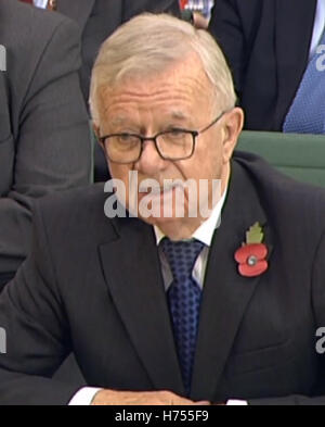 Sir John Chilcot preuve donne à la Chambre des communes Comité de Liaison sur son rapport dans la guerre en Irak à Portcullis House, Londres. Banque D'Images